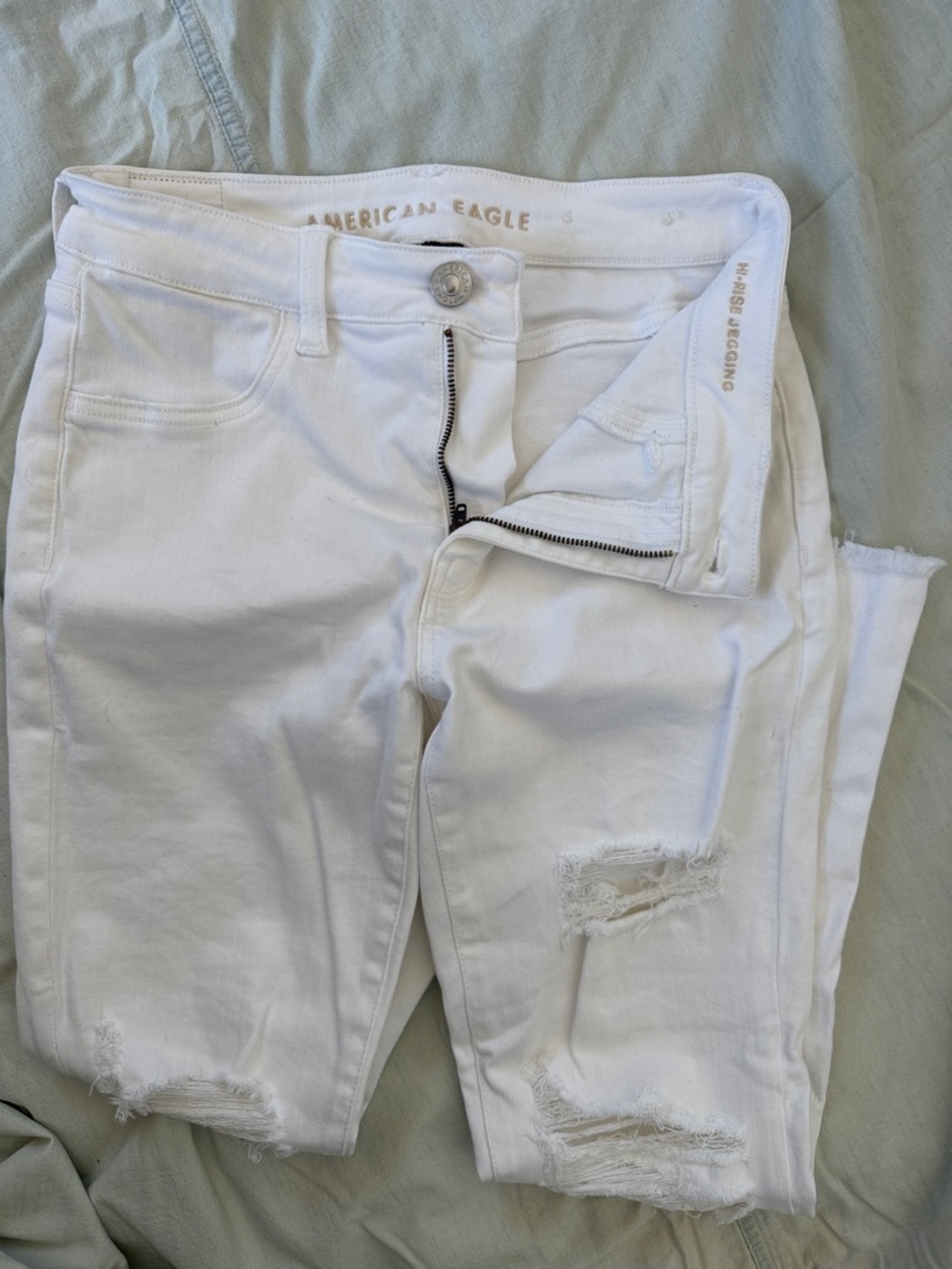 American Eagle Outfitters White Distressed High-Rise Jeggings